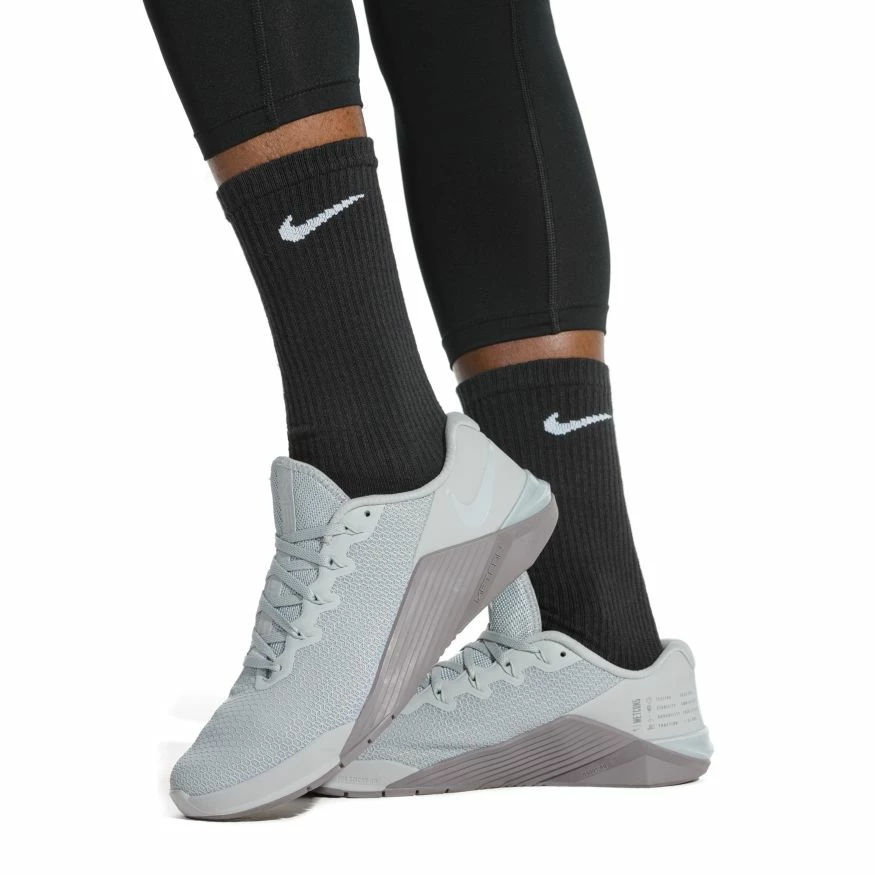 Nike Everyday Plus Cushioned Crew Socks (6-Pack) - Black 5 Nike Everyday Plus Cushioned Crew Socks (6-Pack) - Black - Image 3